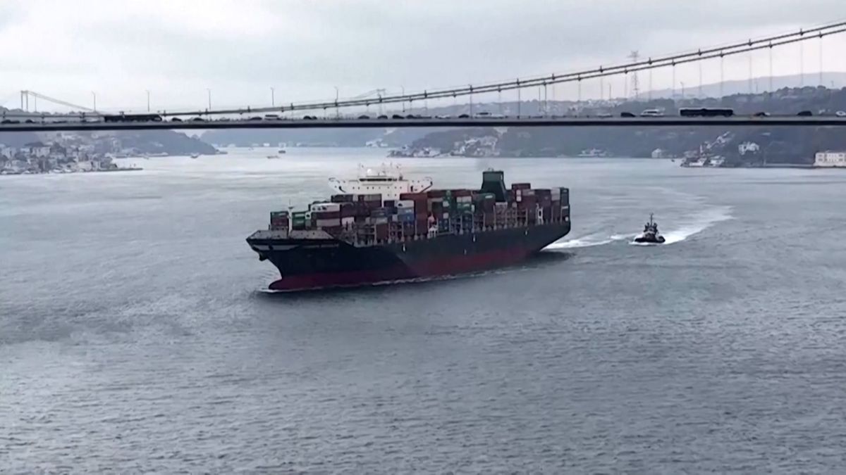 První nákladní loď z ukrajinského koridoru už pluje v turecké režii
